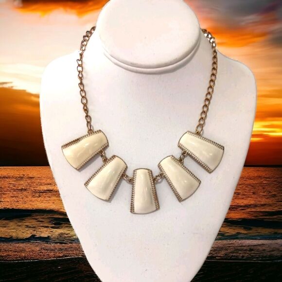 Y2K Chunky Enameled Necklace Statement Vanilla Bib Metal Collar Gold Tone 90s.  - Picture 14 of 16